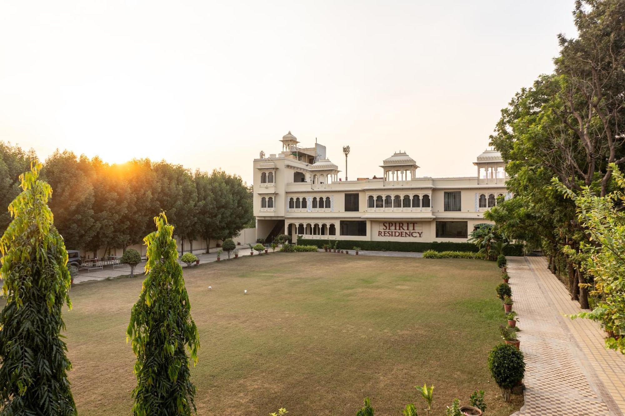 Hotel Treebo Spirit Residency Udaipur Esterno foto